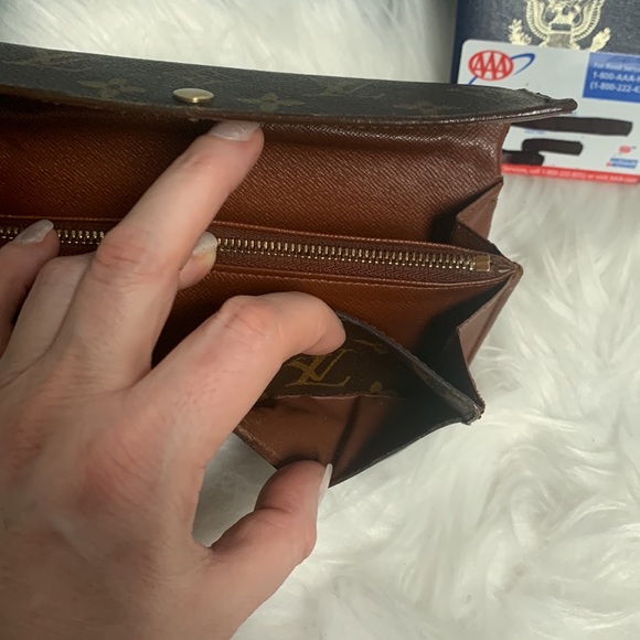 ❌SOLD❌ 2002 authentic Louis Vuitton Sarah wallet - Picture 10 of 17